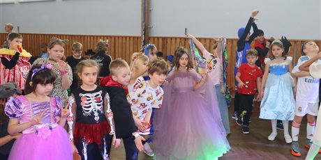 Powiększ grafikę: bal-przebierancwow-675518.jpg