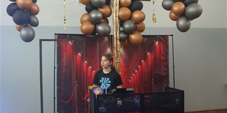 Powiększ grafikę: bal-przebierancwow-675519.jpg