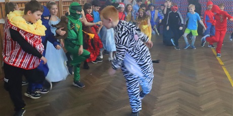 Powiększ grafikę: bal-przebierancwow-675522.jpg