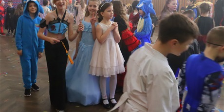 Powiększ grafikę: bal-przebierancwow-675524.jpg