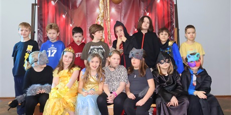 Powiększ grafikę: bal-przebierancwow-675528.jpg