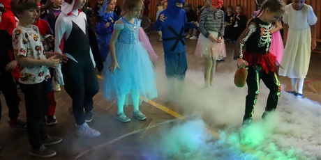 Powiększ grafikę: bal-przebierancwow-675531.jpg