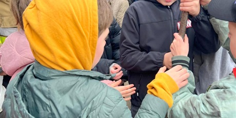 Powiększ grafikę: pierwszy-dzien-wiosny-w-klasa-i-iii-682828.jpg