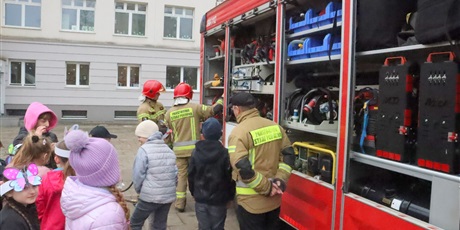 Powiększ grafikę: pierwszy-dzien-wiosny-w-klasa-i-iii-682832.jpg