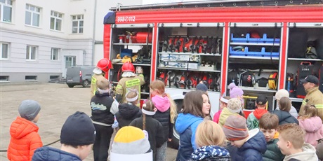 Powiększ grafikę: pierwszy-dzien-wiosny-w-klasa-i-iii-682833.jpg