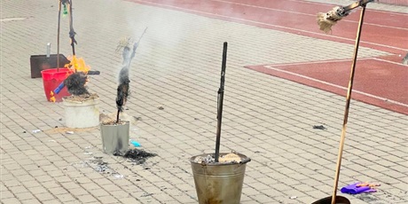 Powiększ grafikę: pierwszy-dzien-wiosny-w-klasa-i-iii-682836.jpg