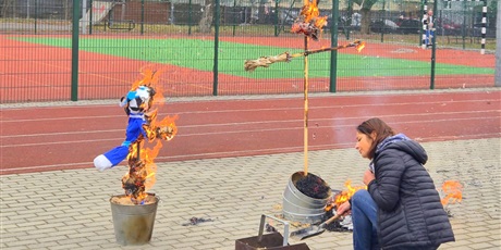 Powiększ grafikę: pierwszy-dzien-wiosny-w-klasa-i-iii-682838.jpg