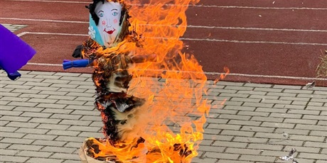 Powiększ grafikę: pierwszy-dzien-wiosny-w-klasa-i-iii-682839.jpg