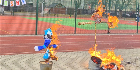 Powiększ grafikę: pierwszy-dzien-wiosny-w-klasa-i-iii-682840.jpg